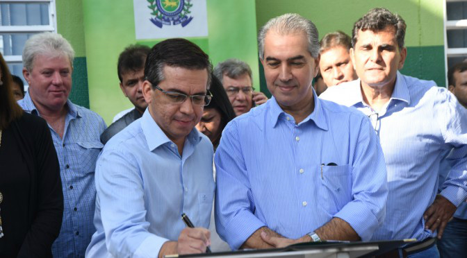 Reinaldo leva série de melhorias a Miranda Governador assina autorização para reforma na escola Caetano Foto: Jessica Barbosa