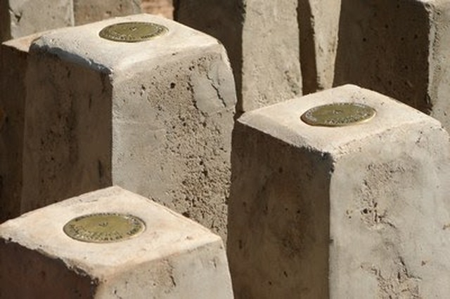 37 anos de espera: demarcação da Terra Indígena Cachoeirinha agora tem prazo para terminar Marcos físicos são colocados para definir os limites da terra indígena. Foto: Ascom MPF/MS