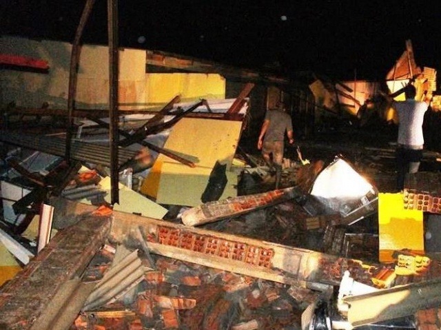 Temporal acaba com barracão e deixa rastro de destruição em Amambai