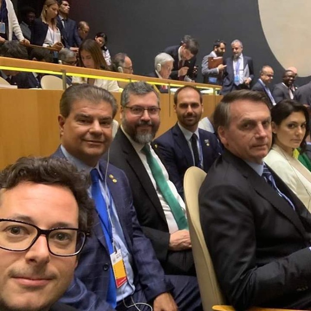Senador Nelsinho Trad destaca que o discurso de Bolsonaro na ONU defendeu a soberania nacional O secretário de comunicação do Planalto, Fabio Wajngarten, o senador Nelsinho Trad, o ministro Ernesto Araújo, o deputado federal Eduardo Bolsonaro, a primeira-dama Michelle Bolsonaro e o presidente da República Jair Bolsonaro