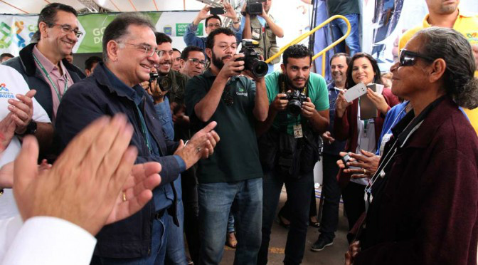 Caravana da Saúde atinge a marca de 30 mil cirurgias oftalmológicas em Campo Grande Há mais de 20 anos com dificuldades em poder enxergar, a aposentada Ramona de Oliveira Martins, 74 anos sentiu se muito feliz por poder enxergar novamente.