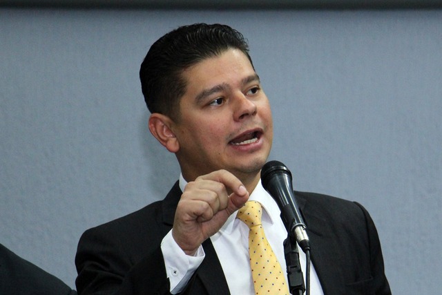 Vereador solicita quebra-molas e limpeza de ruas nos bairros Oscar Salazar e Residencial União