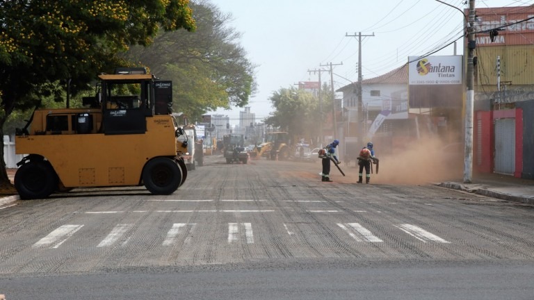 Quatorze de Julho já está com asfalto novo e recapeamento chega a 13 de maio