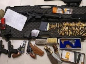 Suspeitos de fornecer drogas e armas para o PCC são presos em operação Suspeitos de fornecer drogas e armas para o PCC são presos em operação
