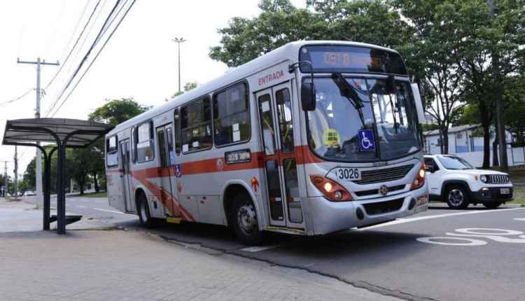 Ônibus em trajeto pela Avenida Afonso Pena. (Minamar Junior, Jornal Midiamax).