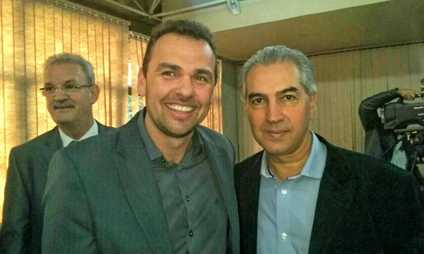 Prefeito Juvenal Neto e Governador Reinaldo Azambuja na cerimônia de assinatura das emendas parlamentares referentes ao Orçamento Geral da União (OGU)Foto: Raul Ratier