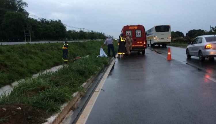 Motociclista cai em vala de água fluvial e morre na BR-158 Reprodução PRF/JPNews
