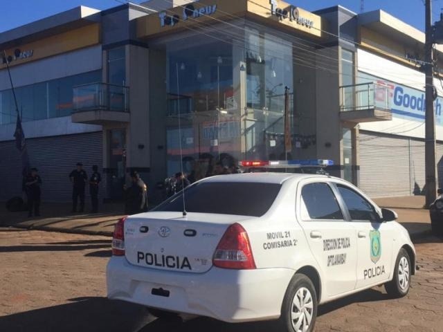 Três meses após irmão ser executado, gerente de loja é ferido a tiros de pistola Três meses após irmão ser executado, gerente de loja é ferido a tiros de pistola