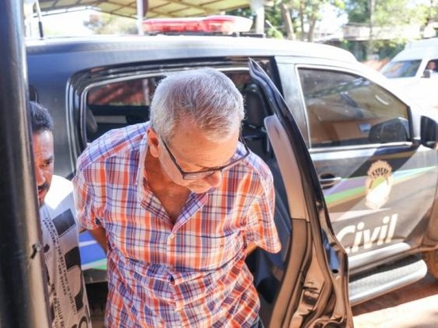 TJ mantém prisão de Rondon, condenado por mutilar pacientes Alberton Jorge Rondon, condenado por cirurgias malsucedidas em pacientes, na chegada ao Centro de Triagem, em Campo Grande, nesta quarta-feira. (Foto: Paulo Francis)
