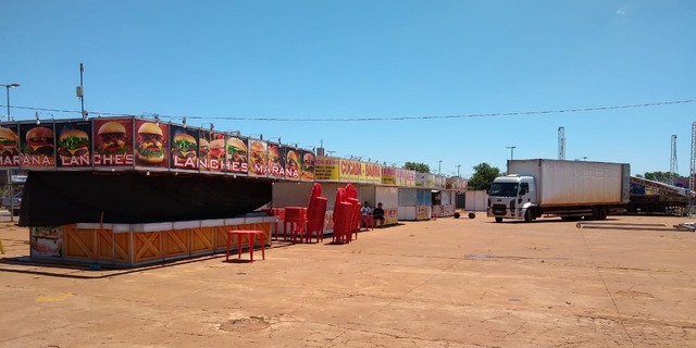 Barracas de lanches, de fora da cidade dentro do Parque Nelson Tereré, ao lado do palco onde sera realizado os Shows. foto. Divulgação
