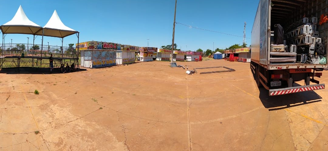 Barracas de lanches, de fora da cidade dentro do Parque Nelson Tereré, ao lado do palco onde sera realizado os Shows. foto. Divulgação