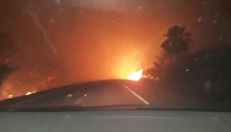 Após noite e madrugada de combate, bombeiros liberam Estrada Parque Após noite e madrugada de combate, bombeiros liberam Estrada Parque
