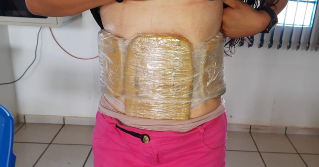 Passageira de ônibus que seguia com droga para Curitiba foi presa pelo DOF na região de Amambai