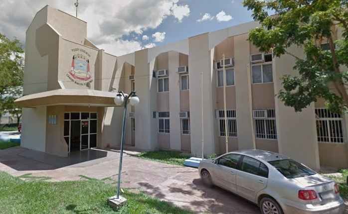 Vereador quer devolução de salários pagos a parentes do prefeito em Corumbá Vereador quer devolução de salários pagos a parentes do prefeito em Corumbá