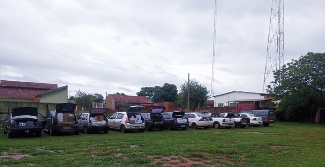 Dez veículos com produtos do Paraguai foram apreendidos pelo DOF em Nova Alvorada do Sul durante a Operação Hórus Dez veículos com produtos do Paraguai foram apreendidos pelo DOF em Nova Alvorada do Sul durante a Operação Hórus