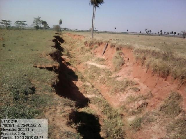 Erosão de 1,5 quilômetro faz governo decretar emergência em município Erosão começou a se formar por conta das fortes chuvas, desde outubro (Foto/Divulgação: Defesa Civil)