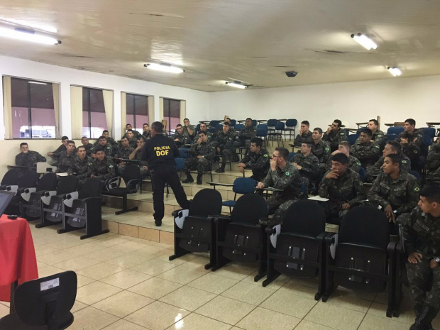 DOF MINISTRA INSTRUÇÃO A MILITARES NA FRONTEIRA.
