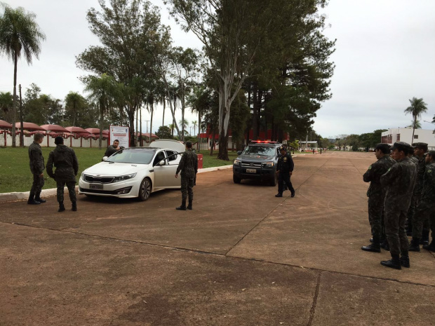 DOF MINISTRA INSTRUÇÃO A MILITARES NA FRONTEIRA.