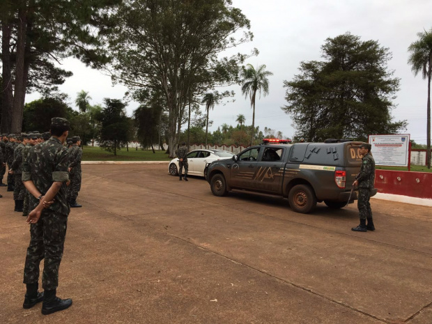 DOF MINISTRA INSTRUÇÃO A MILITARES NA FRONTEIRA.