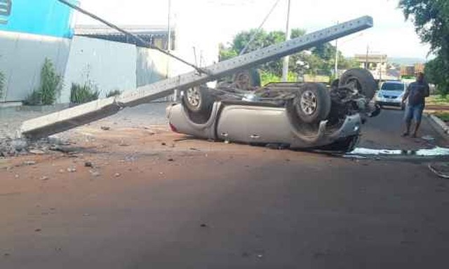 Motorista saiu sozinha de veículo - Imagem: Edição MS