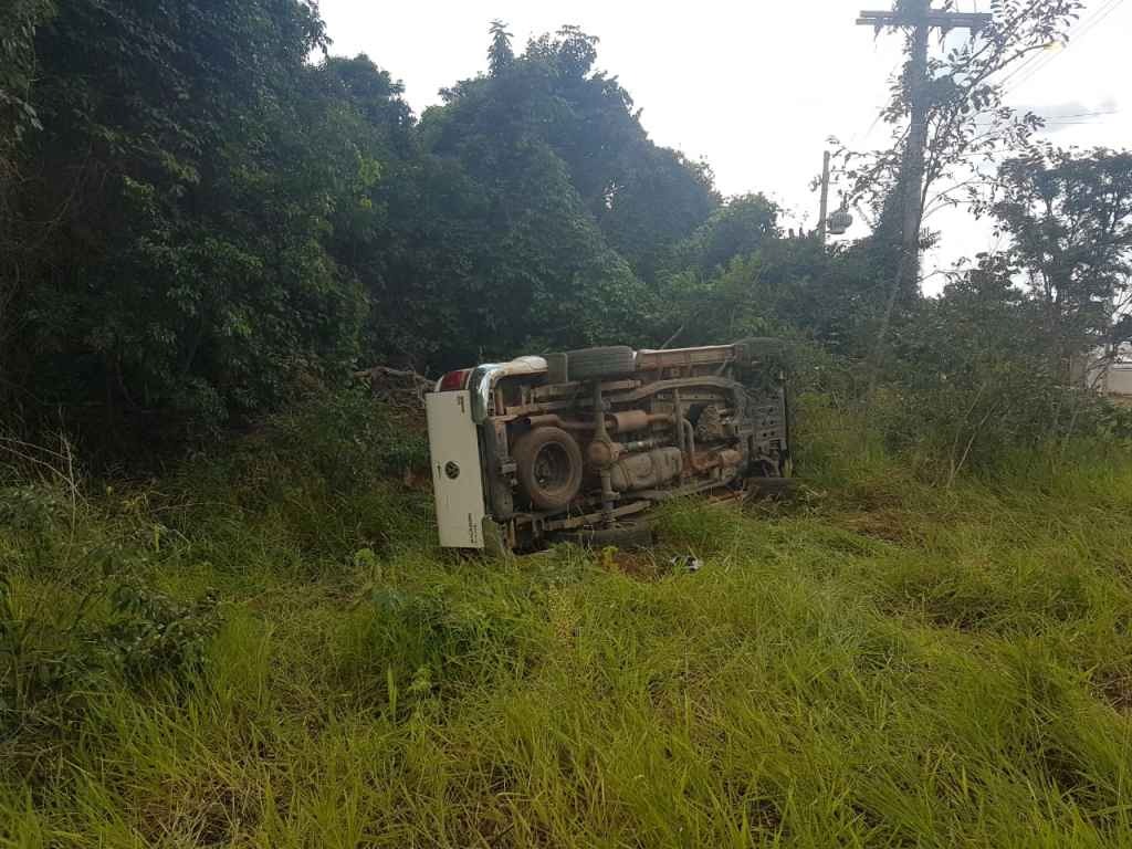 Bandido capota Amarok roubada e fuga mobiliza até helicóptero da polícia Capotou veículo e fugiu por mata, Imagem: Renan Nucci, Midiamax