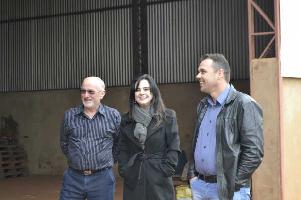 Vice Presidente da C.Vale Ademar Pedron, Deputada Estadual Mara Caseiro e o Prefeito Juvenal Neto durante visita técnica para avaliar a implantação de uma unidade.:/Foto Ronaldo Bueno