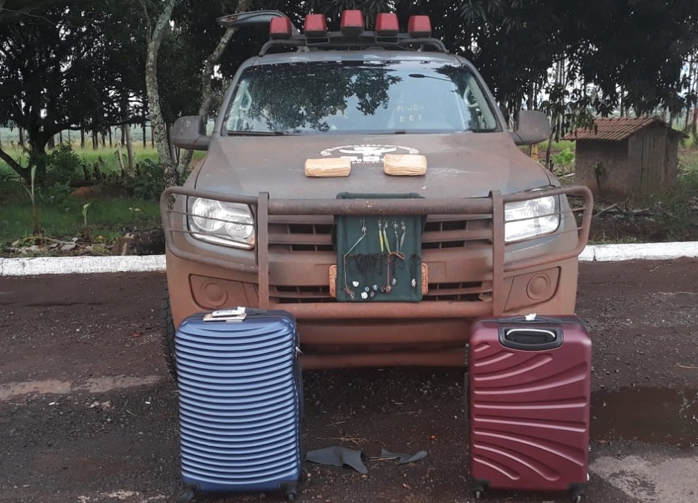 Em um único ônibus DOF apreende uma menor e prende dois homens por tráfico de drogas Em um único ônibus DOF apreende uma menor e prende dois homens por tráfico de drogas