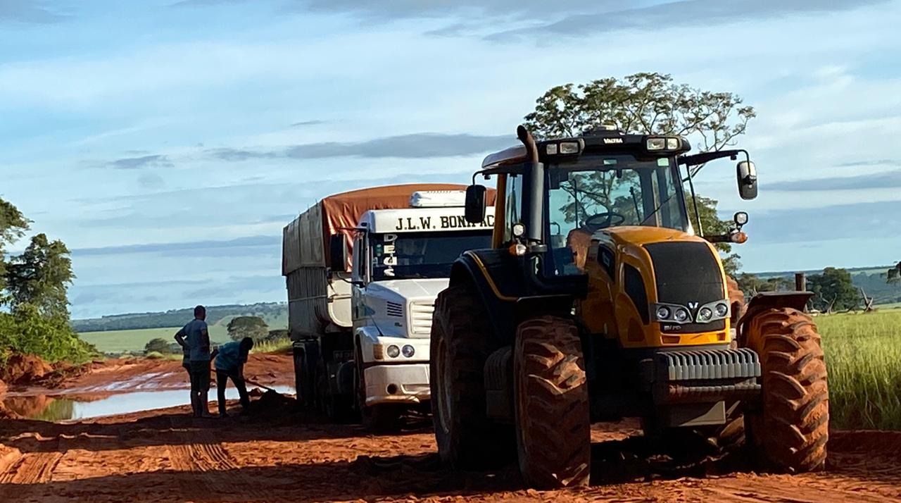 Em Nova Alvorada do Sul, falta de ações preventivas faz produtores rurais sofrerem com estradas em péssimas condições Em Nova Alvorada do Sul, falta de ações preventivas faz produtores rurais sofrerem com estradas em péssimas condições
