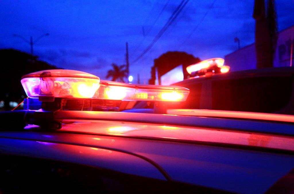Mulher se joga na frente de carreta e morre atropelada na BR-158 Mulher se joga na frente de carreta e morre atropelada na BR-158