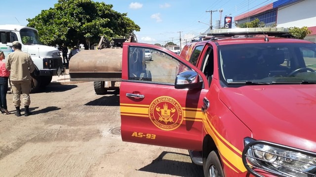 Trabalhador é atropelado por trator ao sinalizar para motociclista sair de canteiro de obras, em Campo Grande Trabalhador foi atropelado por trator em obra — Foto: Ronie Cruz/ Morena FM