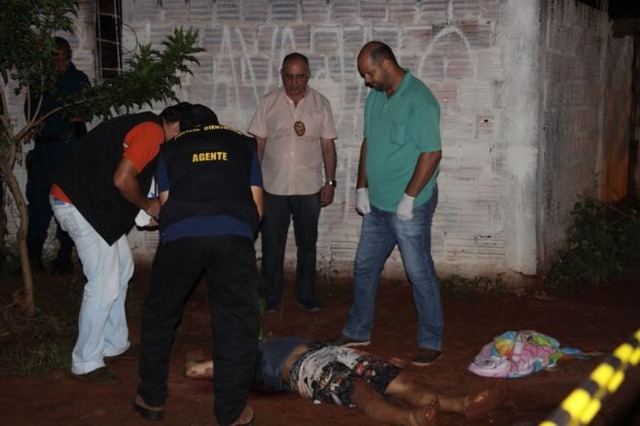 Em Nova Alvorada do Sul, envolvidos na morte de Adilson Peixoto são condenados e pena somam mais de 131 anos de prisão Pericia analisando cena do crime. foto Divulgação PC