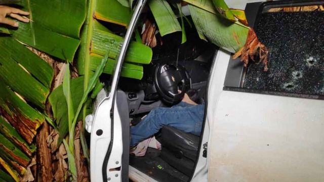 Pistoleiros dispararam pelo menos 15 tiros.(Foto: Marcos Morandi)