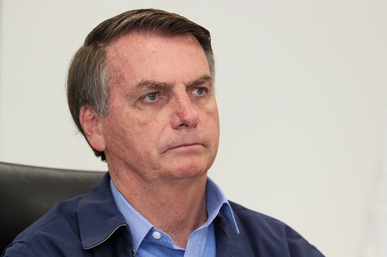 O presidente da República, Jair Bolsonaro, editou diversos atos normativos recentemente com o objetivo de impedir que uma eventual paralisação dos serviços prejudique a aquisição de bens e de insumos destinados ao enfrentamento do COVID-19 Foto: Isac Nóbrega/PR