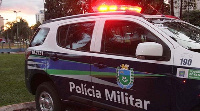 Moradora desrespeita medidas contra coronavírus e é detida fazendo festa em casa Moradora desrespeita medidas contra coronavírus e é detida fazendo festa em casa