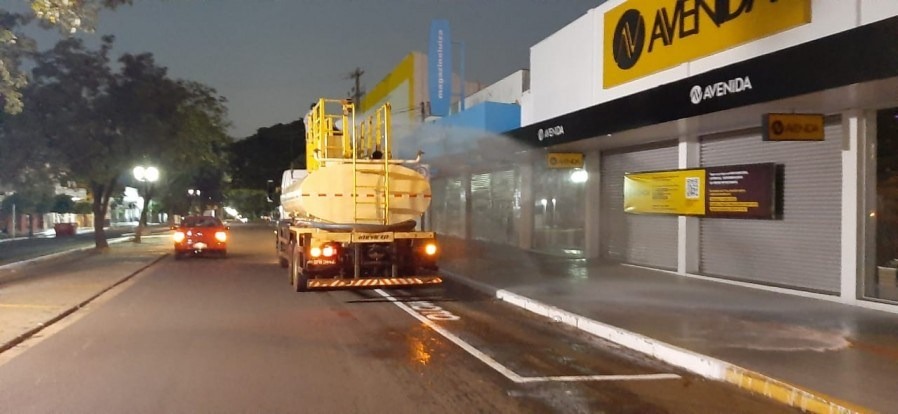 Prefeitura de Naviraí faz higienização das avenidas contra o COVID-19 CORONAVÍRUS