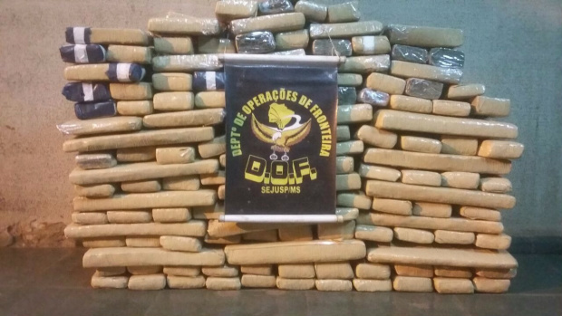 TRAFICANTE "FURAR" BLOQUEIO DO DOF EM PONTA PORÃ/MS 185 tabletes de maconha que totalizaram 193 quilos da droga.:/Foto DOF