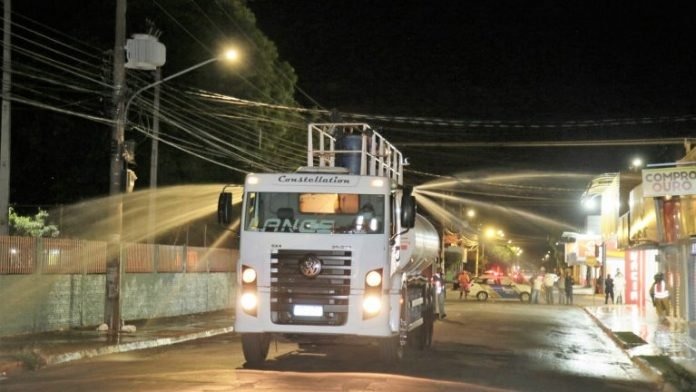 Corredores de ônibus de Campo Grande passam por desinfecção em ação contra coronavírus Corredores de ônibus de Campo Grande passam por desinfecção em ação contra coronavírus
