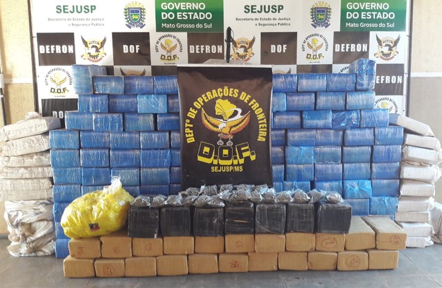 Mais de três toneladas de maconha foram apreendidas pelo DOF em uma fazenda durante a Operação Hórus Mais de três toneladas de maconha foram apreendidas pelo DOF em uma fazenda durante a Operação Hórus