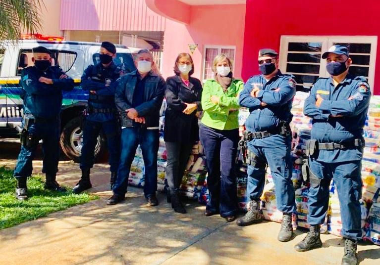 “O essencial não para!” Polícia Militar de Dourados em parceria com empresário da cidade entrega mais de 3 toneladas a entidade “O essencial não para!” Polícia Militar de Dourados em parceria com empresário da cidade entrega mais de 3 toneladas a entidade