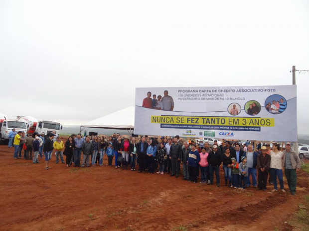 Prefeito Juvenal Neto faz lançamento de 105 casas Lançamento da construção de 105 unidades habitacionais do Programa Carta de Crédito Associativo - FGTS, no Bairro Nilton Nogueira Coelho./Foto Ronaldo Bueno
