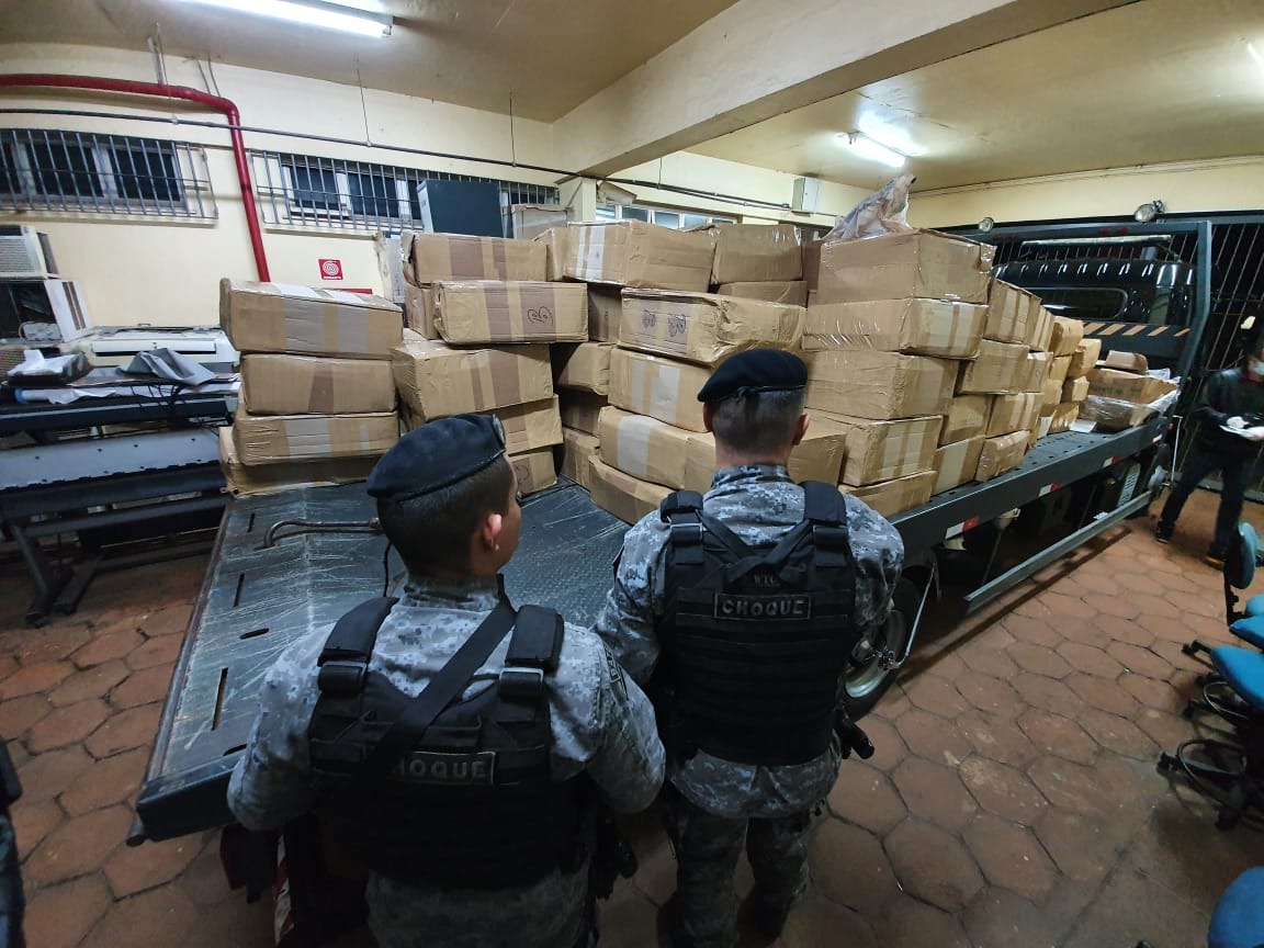 Quadrilha presa com 3,4 toneladas de maconha usava oficina como depósito em Campo Grande Quadrilha presa com 3,4 toneladas de maconha usava oficina como depósito em Campo Grande