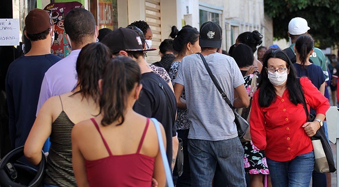 Baixo isolamento já fez covid-19 chegar a 59 municípios, alerta governo Baixo isolamento já fez covid-19 chegar a 59 municípios, alerta governo