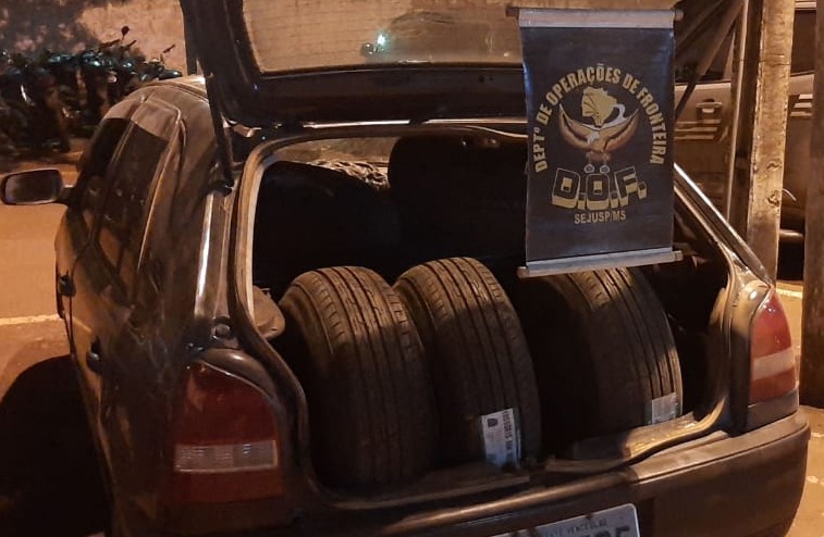 Veículo carregado com pneus contrabandeados do Paraguai foi apreendido pelo DOF durante a Operação Hórus