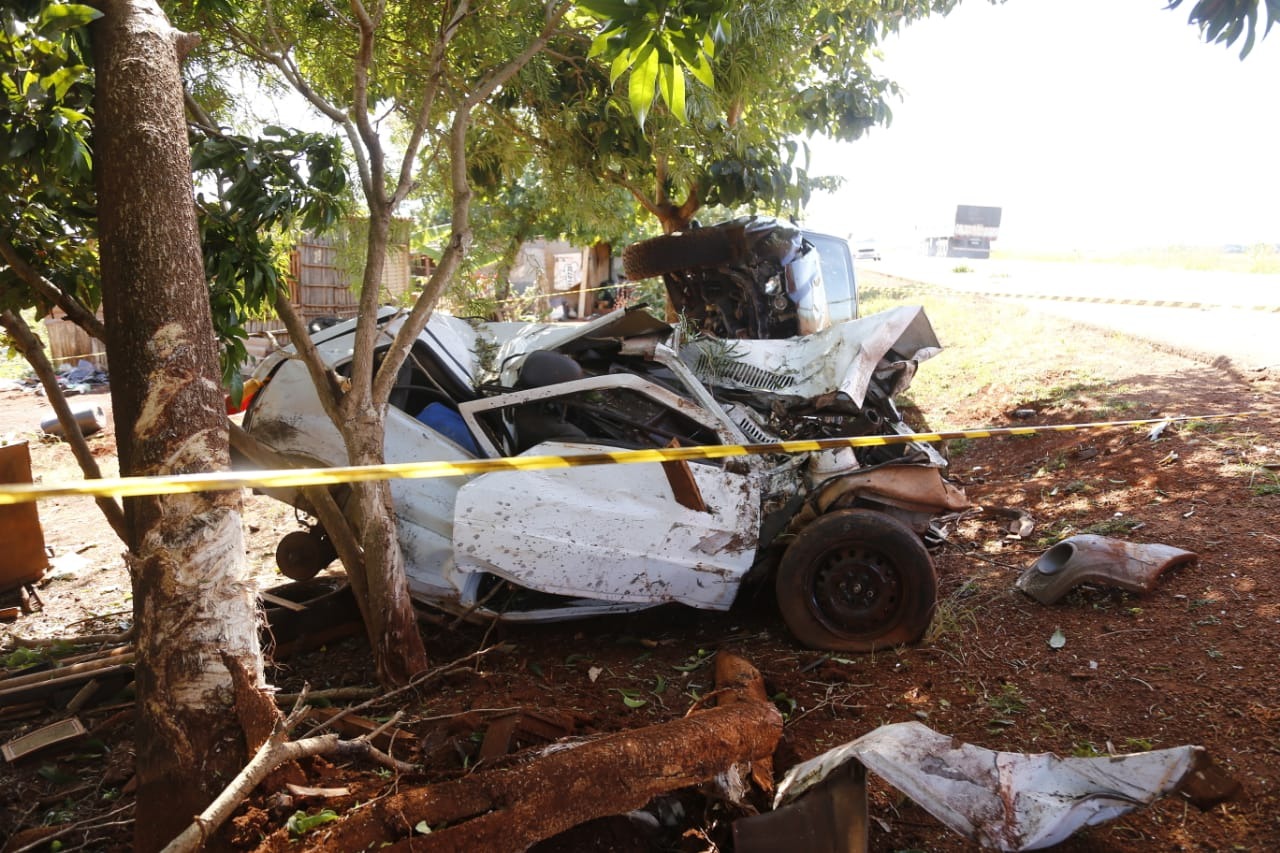 Ultrapassagem acaba em acidente entre dois carros e caminhão na saída para Sidrolândia Ultrapassagem acaba em acidente entre dois carros e caminhão na saída para Sidrolândia
