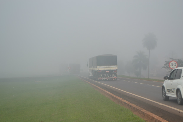 Nova Alvorada do Sul amanheceu com forte neblina O Registro fotográfico foi feito 08:30 por nossa equipe no trevo da BR 163 com a BR 267 em Nova Alvorada do Sul:/ Foto Ronaldo Bueno