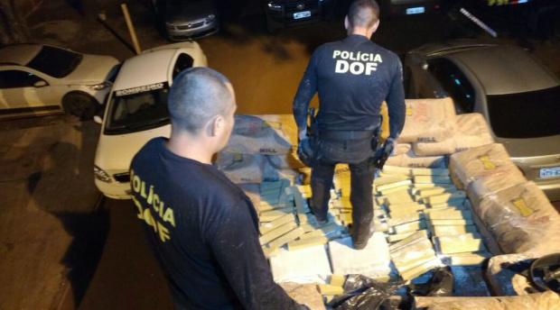 Apreendidos no período 64 toneladas de maconha (média de 175 quilos por dia); 540 quilos de cocaína (média de 1,5 quilo por dia); 379 pessoas presas em flagrante por tráfico de drogas (mais de uma por dia) e 124 veículos produto de roubo/ furto recuperados:/ Foto DOF
