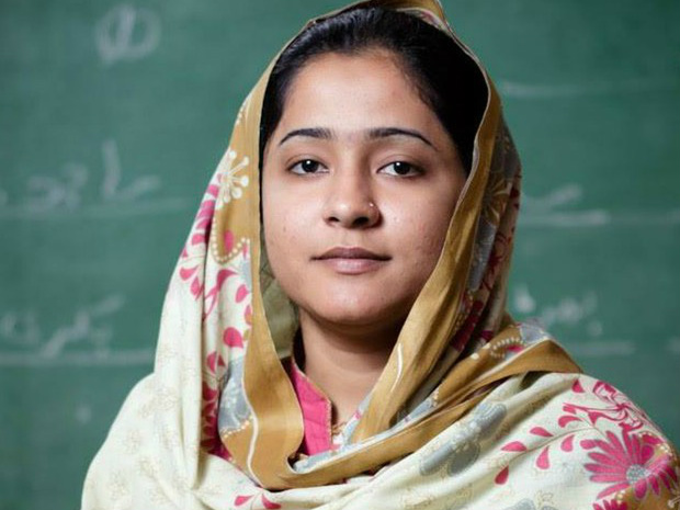 HUMAIRA BACHAL, PAQUISTANESA DE 24 ANOS QUE HÁ 12 LUTA PELO DIREITO DA MULHER À EDUCAÇÃO (FOTO: REPRODUÇÃO/ FACEBOOK)
