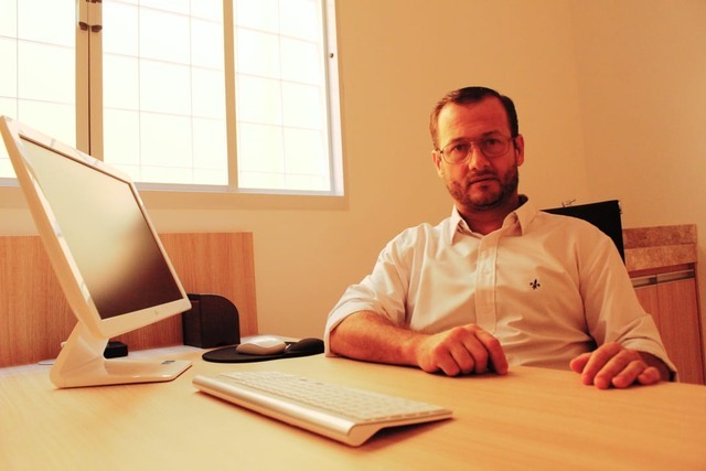 Eleições 2020 entre a emoção e a razão Joelcir Zeni. Bacharel e Licenciado em Filosofia. Pós graduado em: Metodologia de Ensino de Filosofia e Sociologia. Professor da Rede Estadual de Ensino. Foto: Leandro Medina