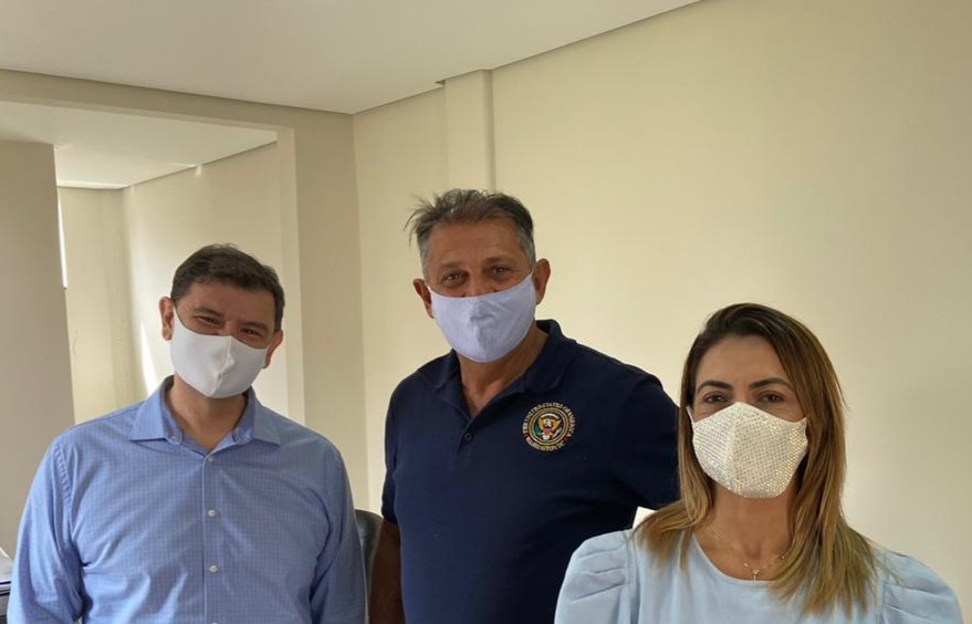 Vinícius Siqueira pré-candidato a prefeito em Campo Grande pelo PSL, Milton Barbosa presidente do PSL Nova Alvorada do Sul e Senadora Soraya Thronicke. Foto Assessoria PSL