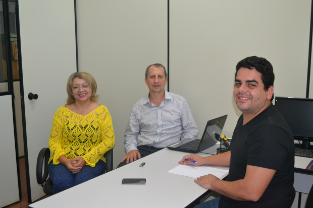 Responsável pela Sala do Empreendedor Maria Auxiliadora Coimbra, Volmir Meneguzzo Consultor do SEBRAE e Fabio Bruneto;/ Foto Ronaldo Bueno